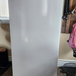 Frigidaire 15.5 cu ft Upright Freezer 