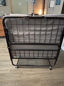 Foldable twin bed with mattress on casters