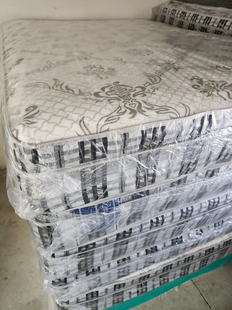 Queen Plush Pillow Top Bed And Box Spring Same Day Deliver