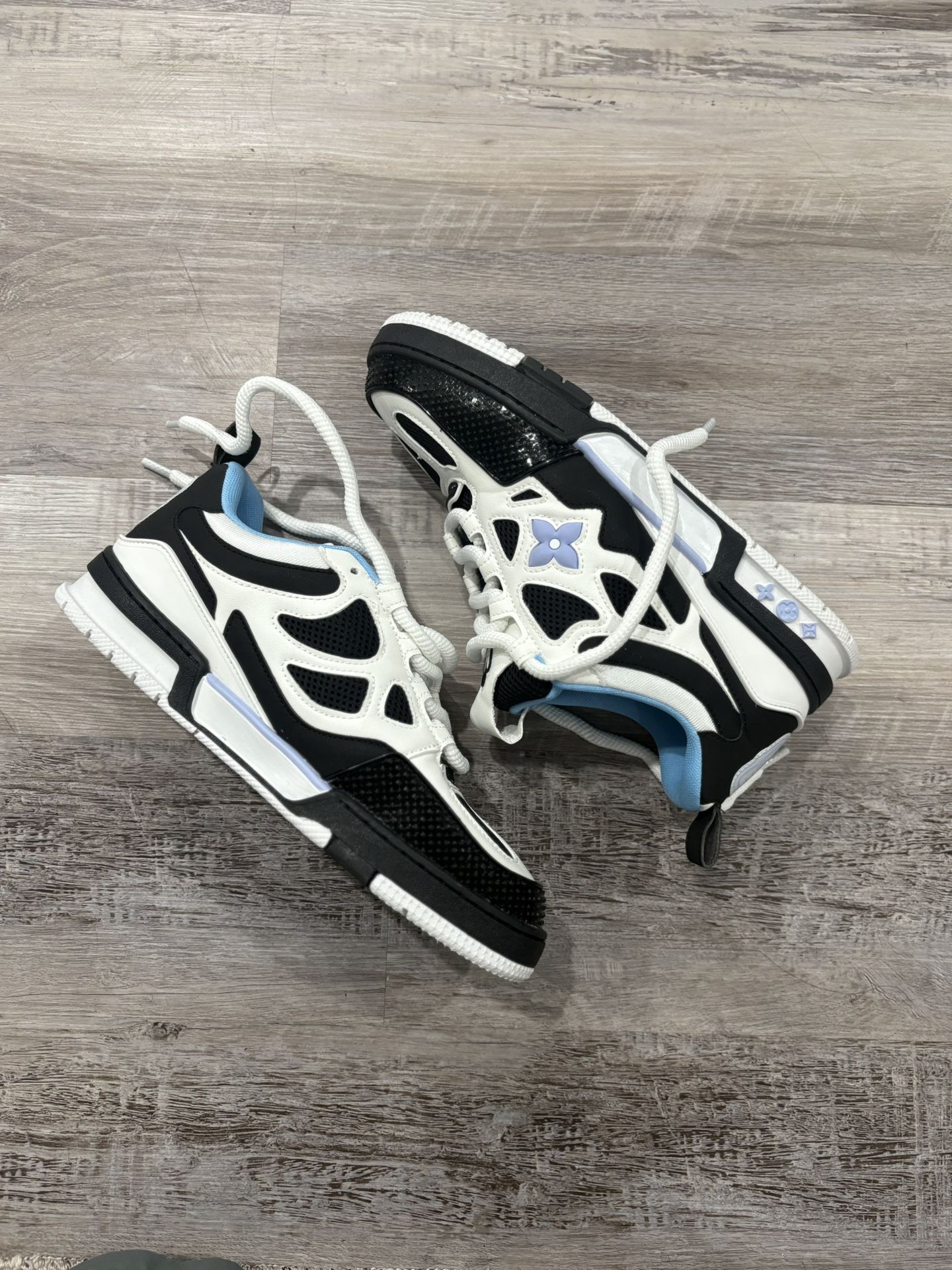 Louıs Vuıttoņ Skates Sz 10
