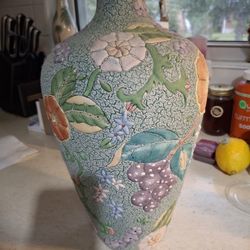  GORGEOUS VINTAGE  CHINESE PORCELAIN  HAND  CRAFED  HIGH   RELIEF  TEXTURE  FLORAL DESIGN VASE 