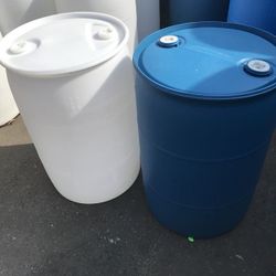 55 gallons poly drums