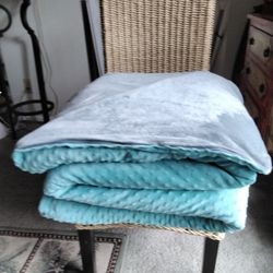 Quility Weighted Blanket... 86"x92" King .... $25.00