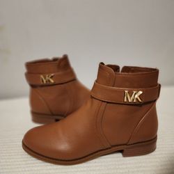 Boots $ 40