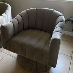 (1) Izabell Velvet Swivel Barrel Chair  (Brand new) Unused