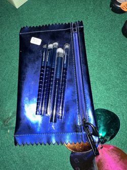 MAC MAKEUP BRUSH SET