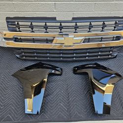 Chevrolet Silverado OEM Grille Set