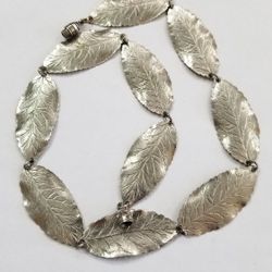 Leaf Design Plated Chocker 