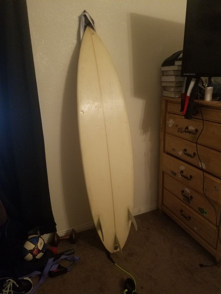 6'4" surfboard 17.75×2.25 repaired minor dings good condition