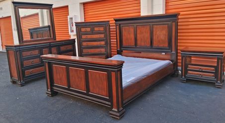Qun Sz Bd St With Base Good Condition Queen Size Bedroom Set With Boxspring Good Condition 