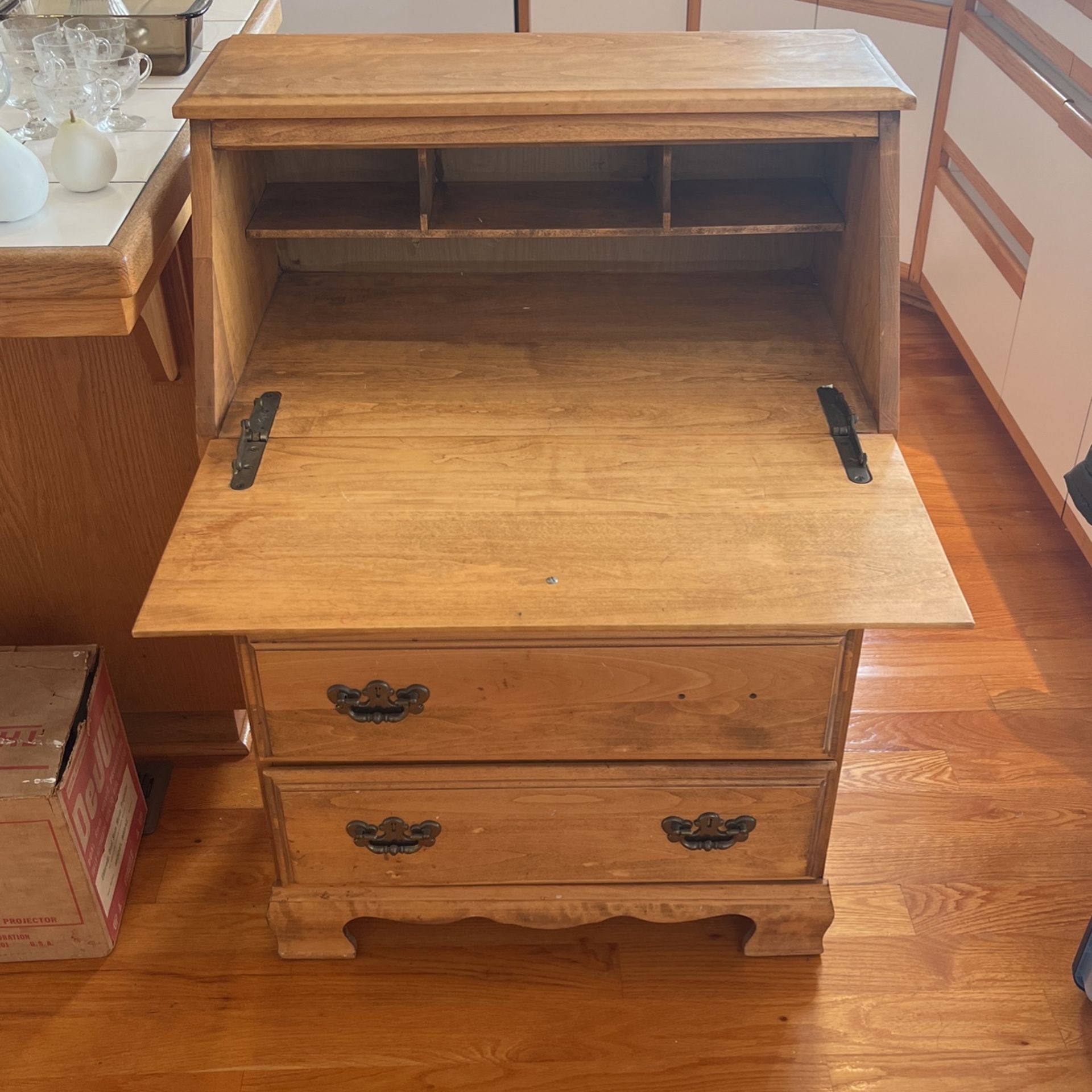 Dresser/desk