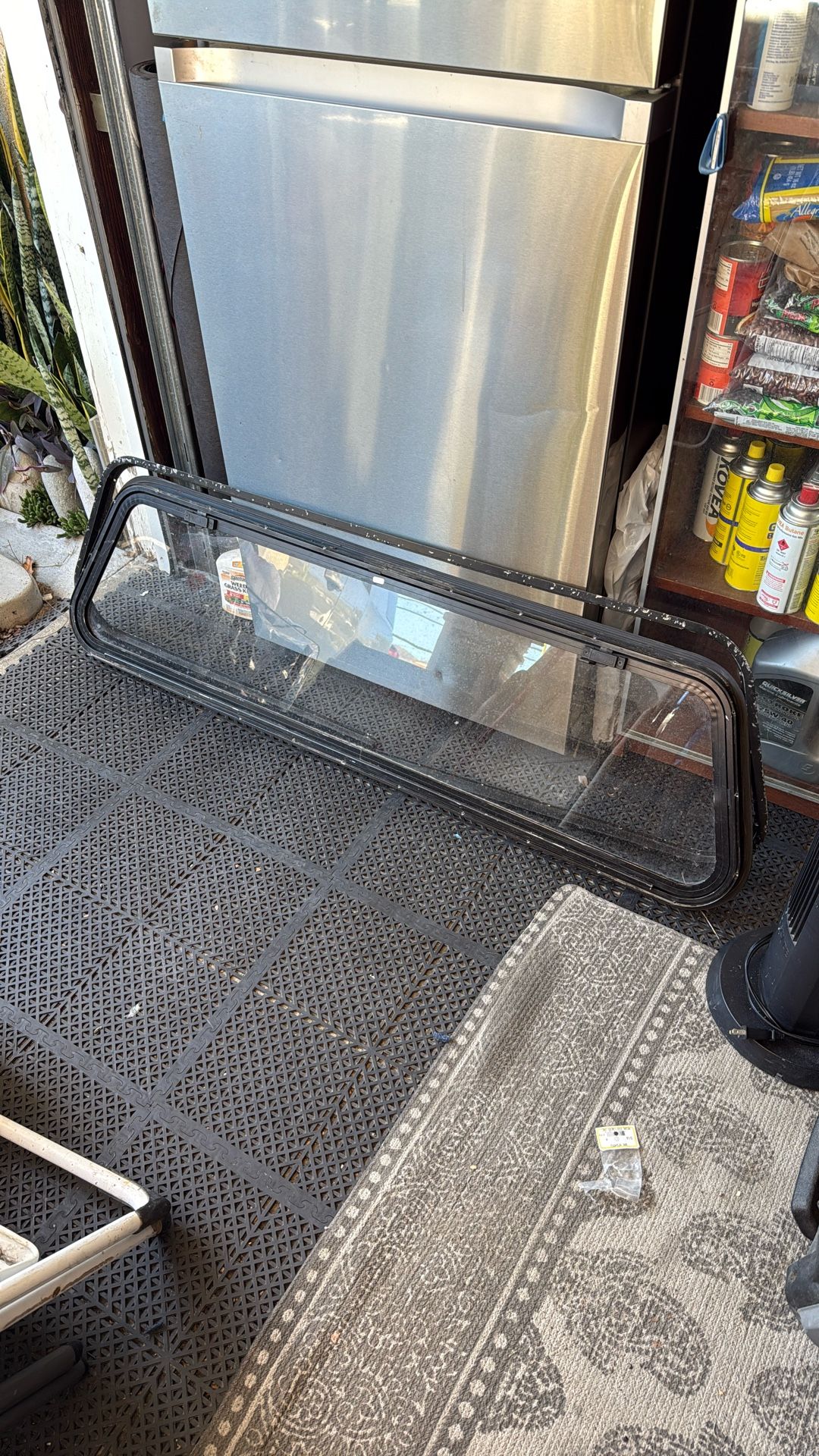 Leer Shell Flip Window