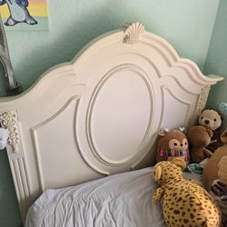 Twin Bed With Trundle And Mattresses