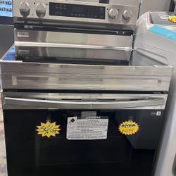 NEW👍30 in. 5-Burner Element Smart Freestanding Electric Range 