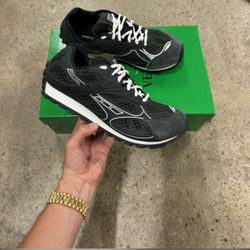 Bottega Kicks Size 9