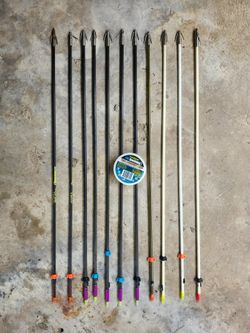 Lot of 11 Bowfishing Arrows - Muzzy and AMS + 25 Yards of AMS Bowfishing Line