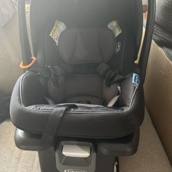 Graco Car seat And Base