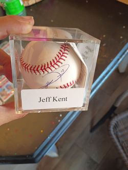 Jeff Kent Autographed Baseball with authentication papers