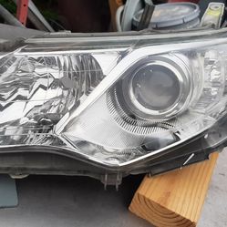 2012 Toyota Camry Left Headlight OEM 