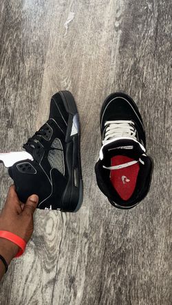 Black Jordan metallic 5’s size 8