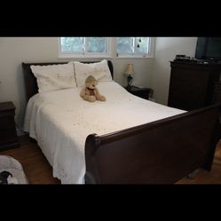 Queen Size Frame Bed 