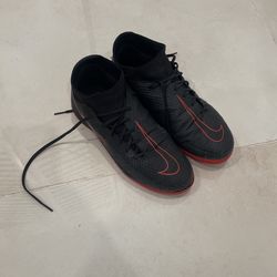 Soccer Shoes Size 9