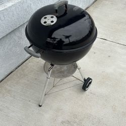 Weber Kettle Charcoal Grill
