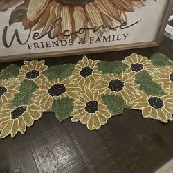 Sunflower Welcome Sign And Sunflower Table Runner 