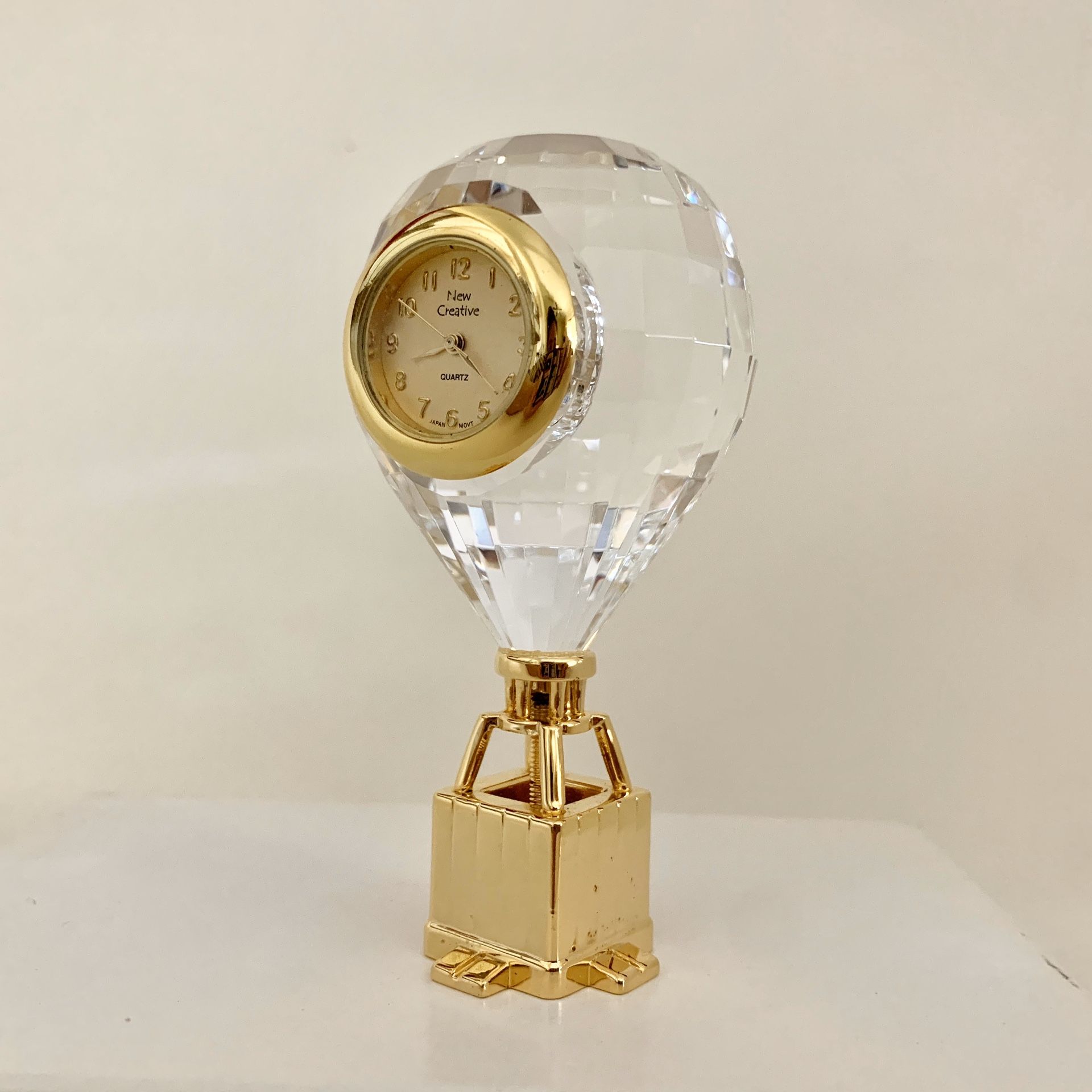 Mini balloon crystal clock