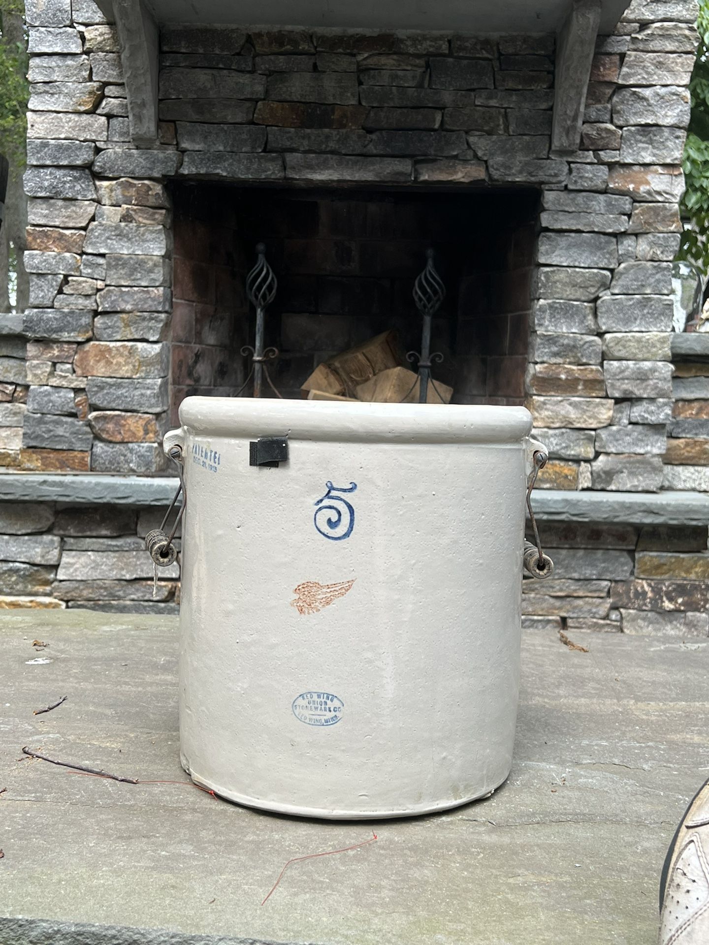 Red wing union stoneware company look where it goes from