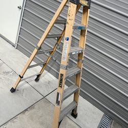 DeWalt Ladder 500 lbs Capacity 