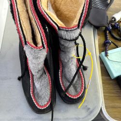 Size 6  SNOW LAND BOOTS 