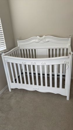 White baby crib