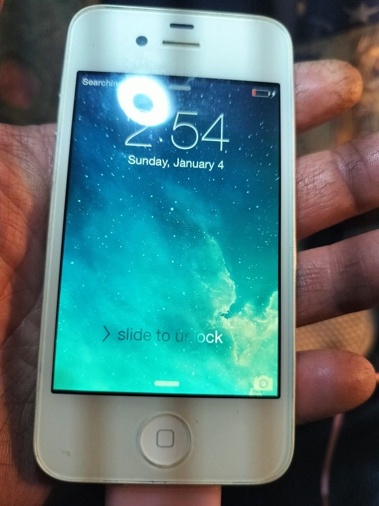 Older Apple I-Iphone( Verizon)+ Cable