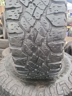 Lt. 285/75/18. Goodyear 60%