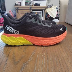 Hoka Arahi 6