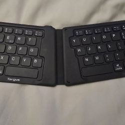 Targus Ergonomic Foldable Bluetooth Antimicrobial Keyboard (Model AKF003US)