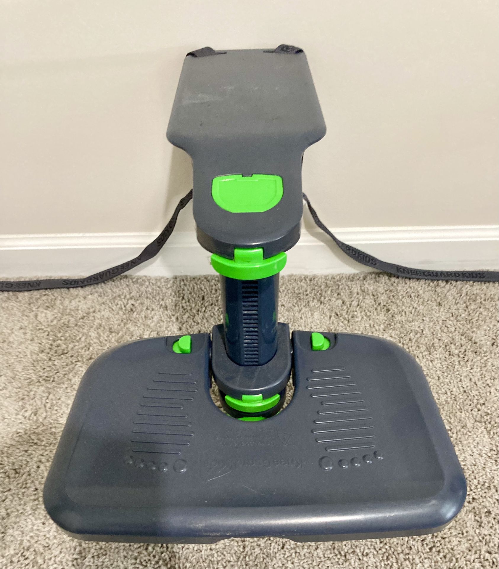Car Foot Rest for Children and Babies: KneeGuard Kids