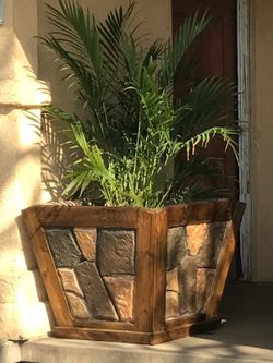 Custom-made flower pot. Planter. Plantero mazeta