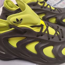 10.5  Black N Yellow Solar Adidas .