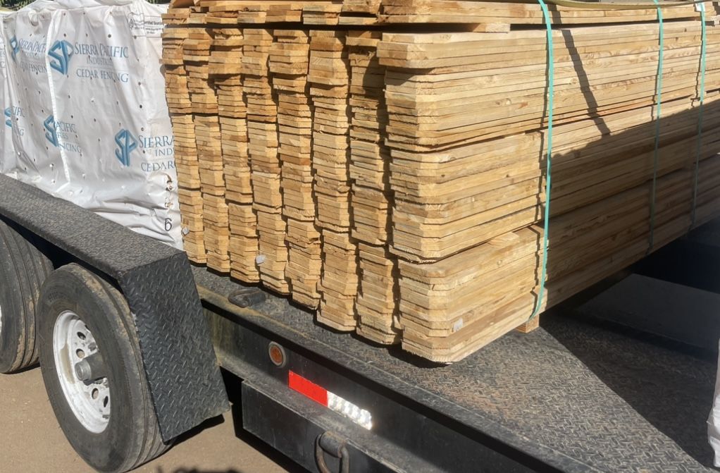 NEW LUMBER FOR FENCE / NUEVA MADERA PARA CERCOS 
