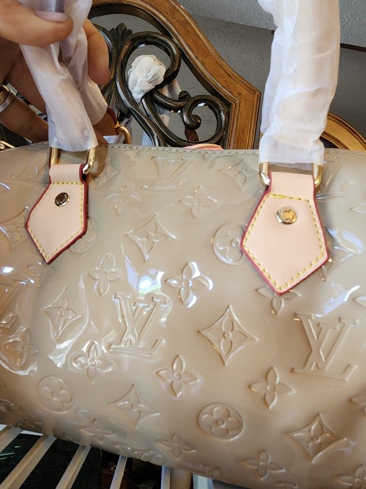 Louis Vuitton Bag Read Below Description Before Buying Item $ 1 5 0