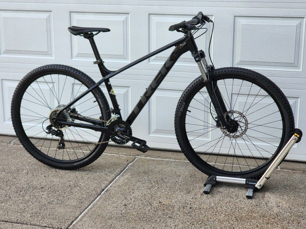 29er Trek Marlin 5 Mountain Bike