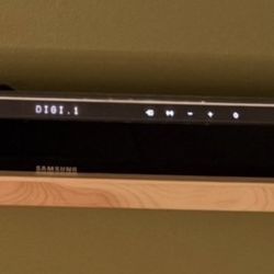 Samsung Soundbar w/ Bluetooth Subwoofer