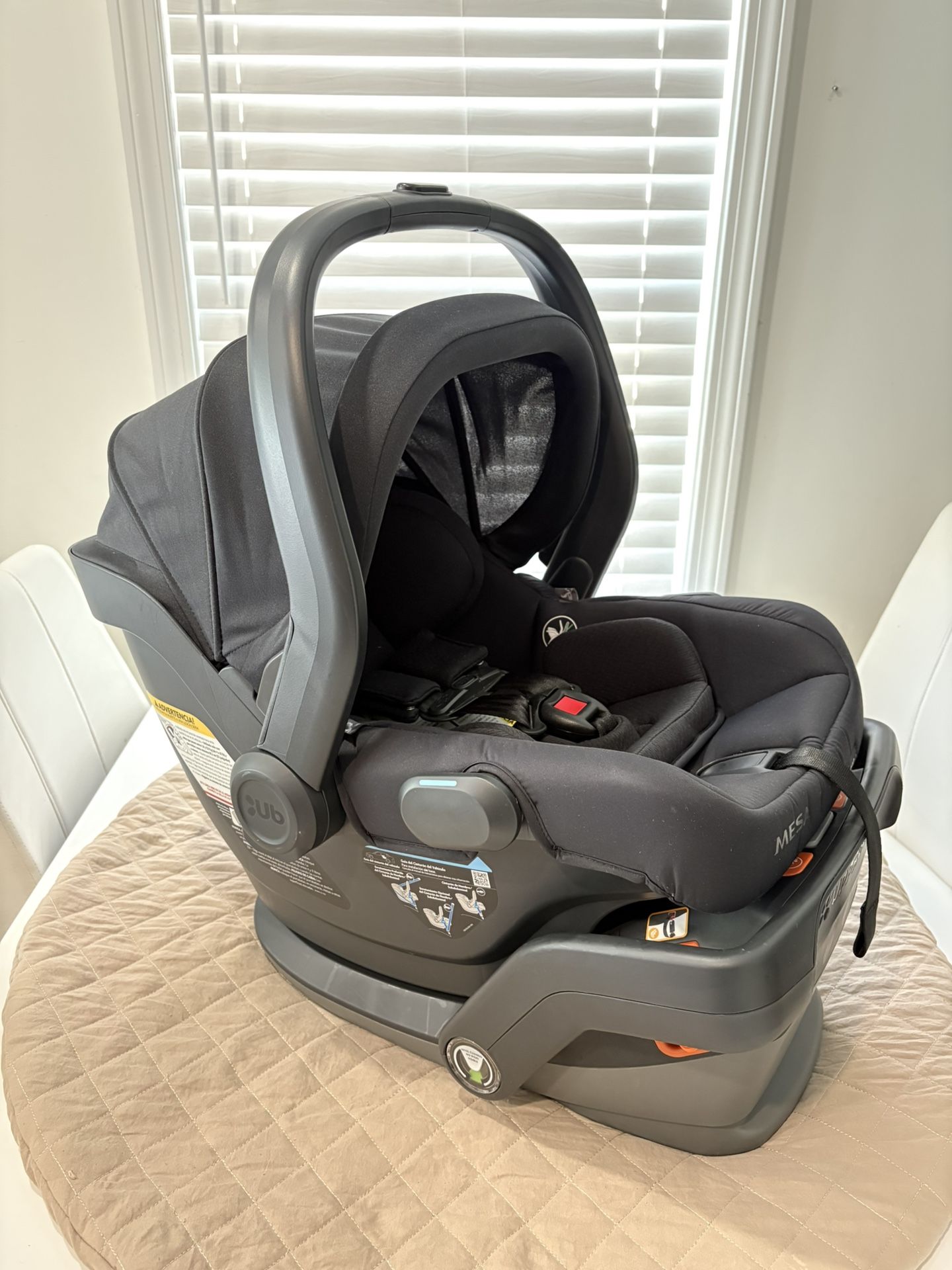 UPPAbaby Mesa V2 Infant Car Seat and Base - Jake Color