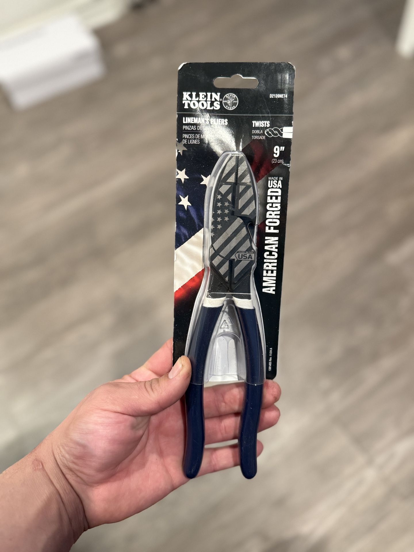 Klein Tools 9" Lineman's Pliers