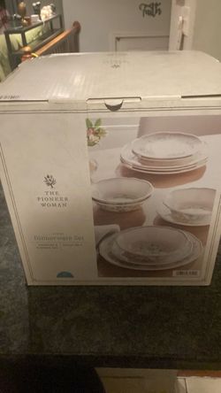 The Pioneer Woman Dinnerware Set