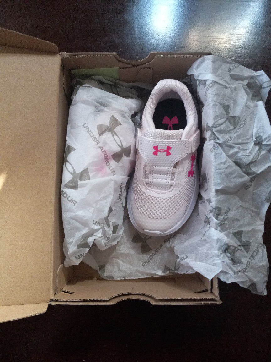 Under Armor Girls Shoes  Size 7K Pink 