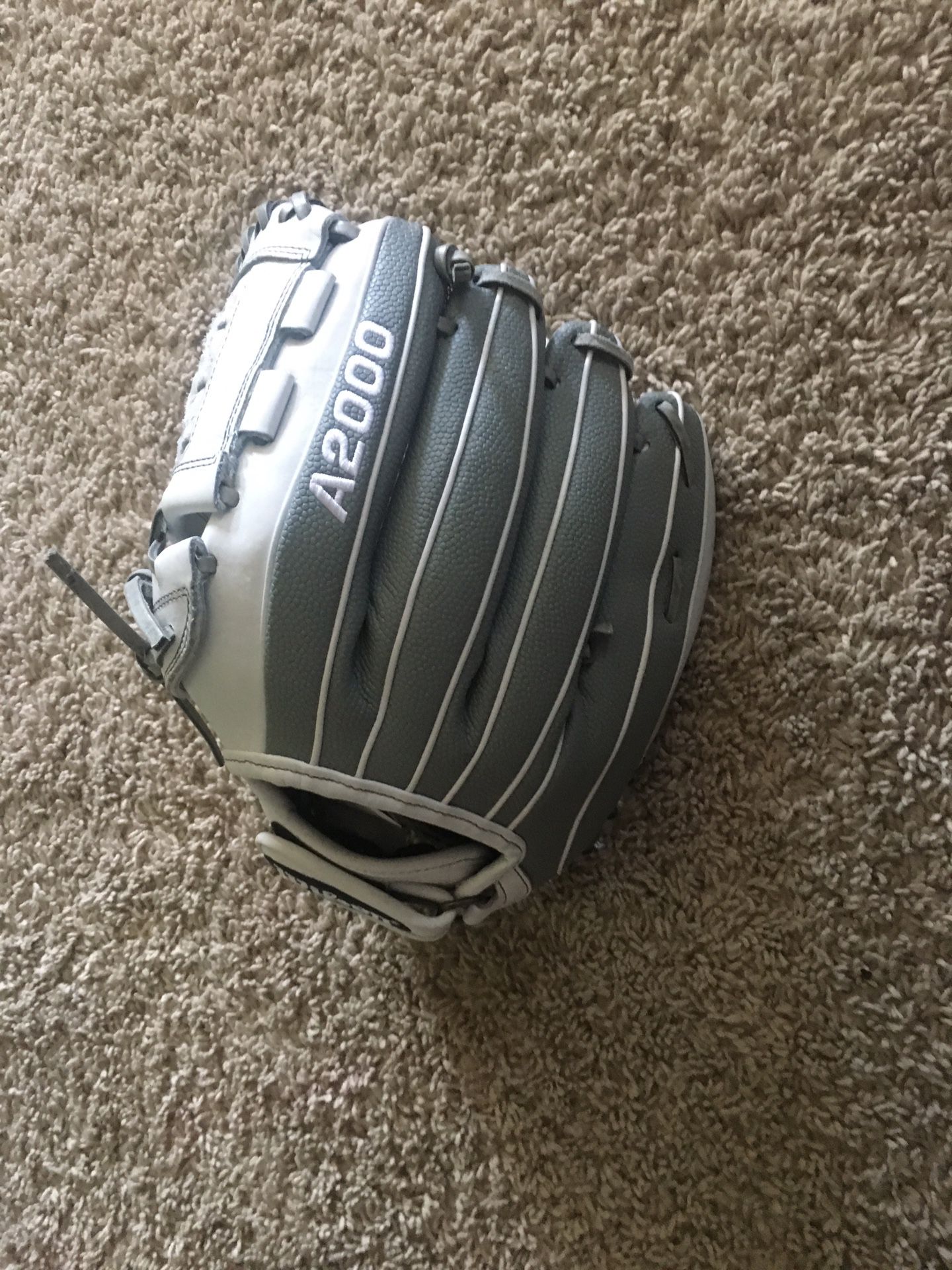 Wilson A2000 12” Softball glove