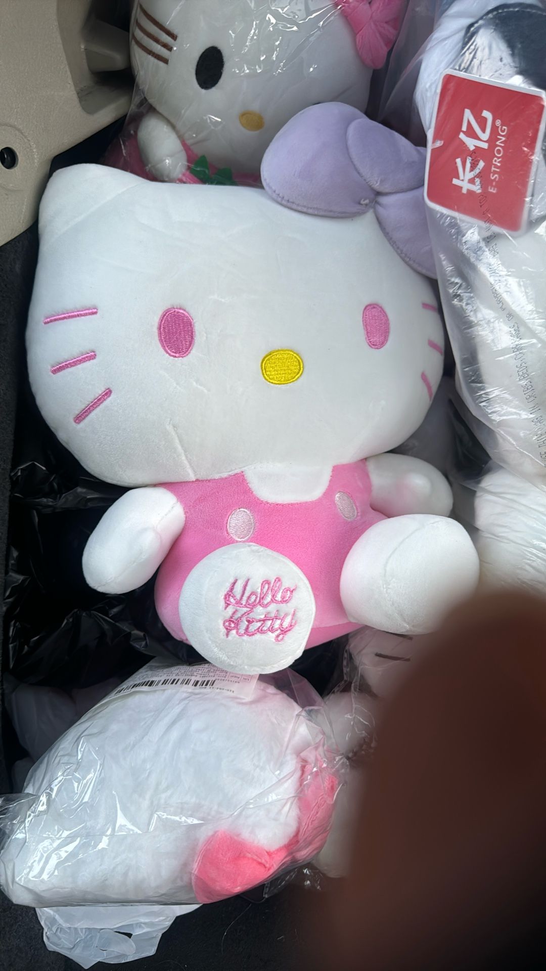🌸 Adorable Hello Kitty Plushies – Perfect Gift for Any Fan! 🌸 $20 • $25 • $30 – Sizes & Styles Vary